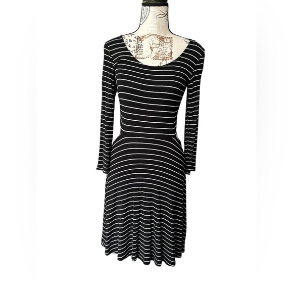 American Eagle Outfitters Soft & Sexy Black and White mini dress size small - Picture 2 of 11